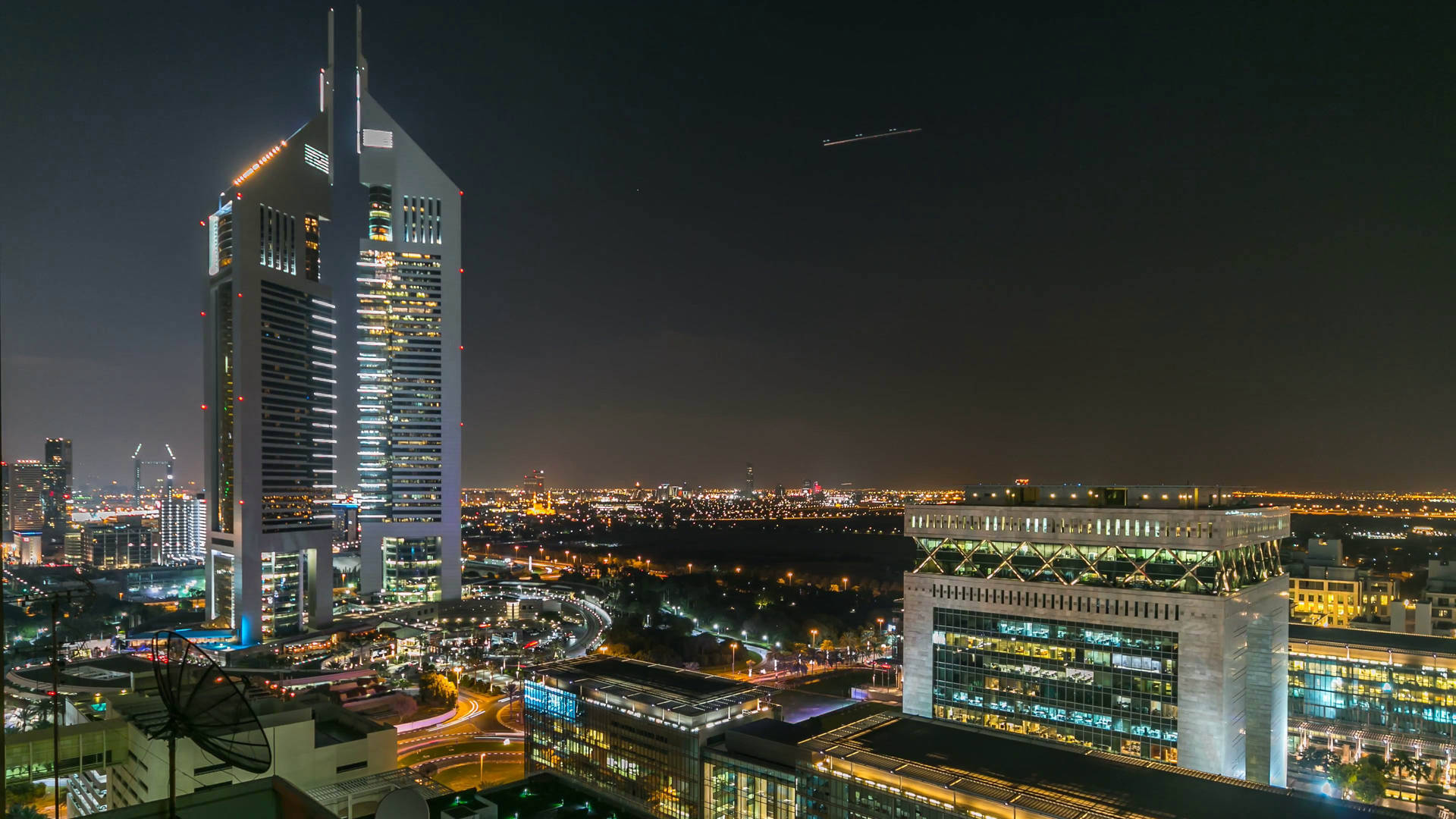 United Arab Emirates Dubai Emirates Towers Wallpaper