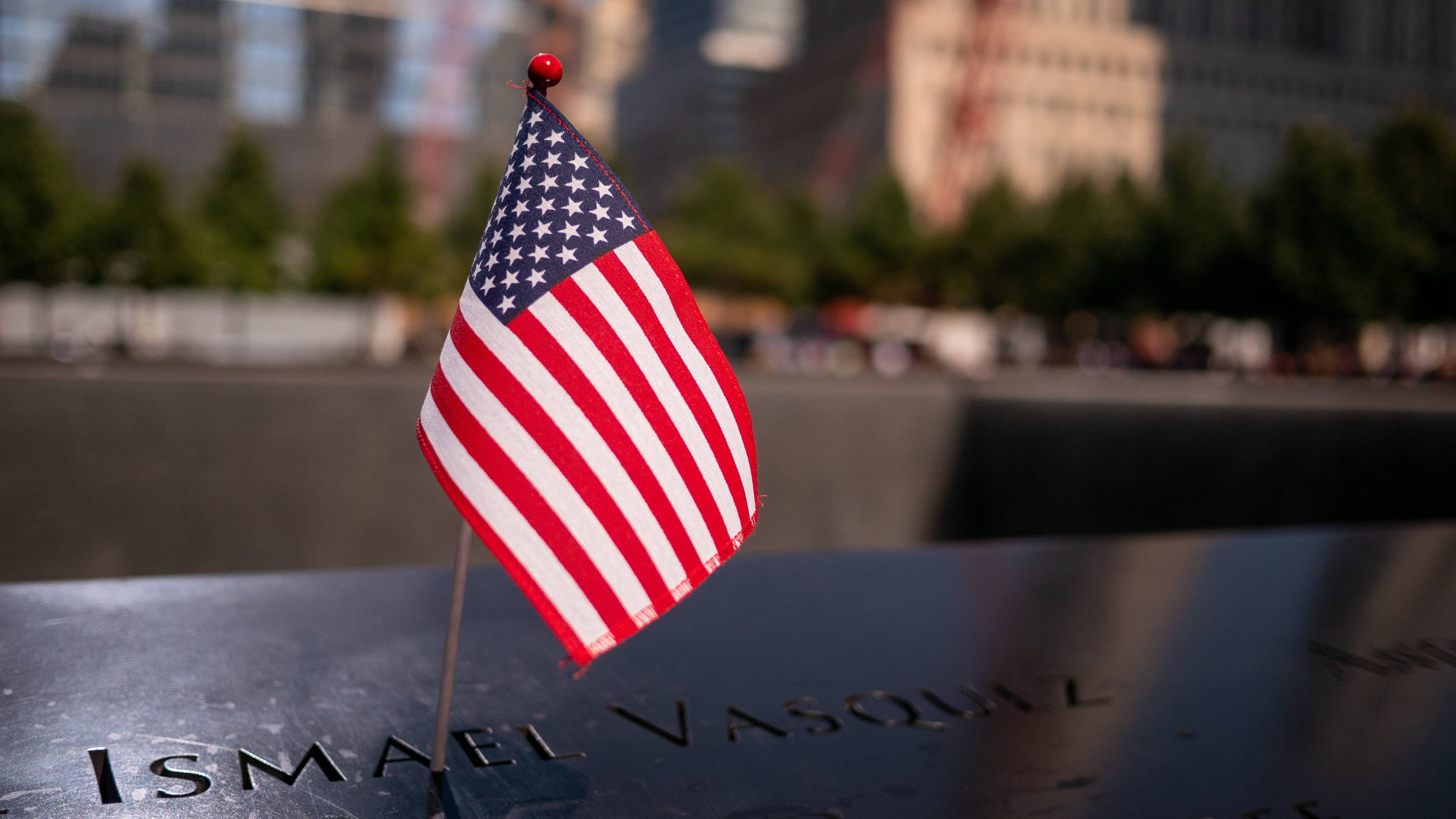 911 Memorial Standing American Flag Wallpaper