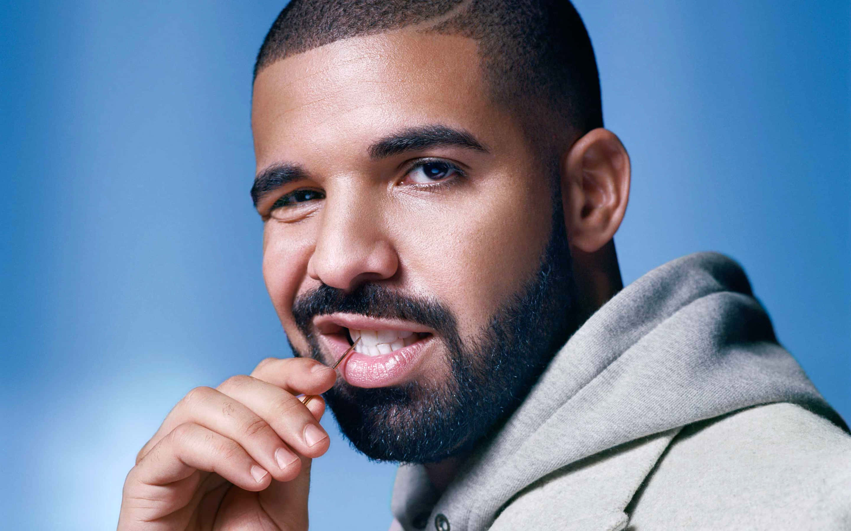 A Look Inside The Mind Of One Of The World's Most Popular Music Artists, Drake. Wallpaper