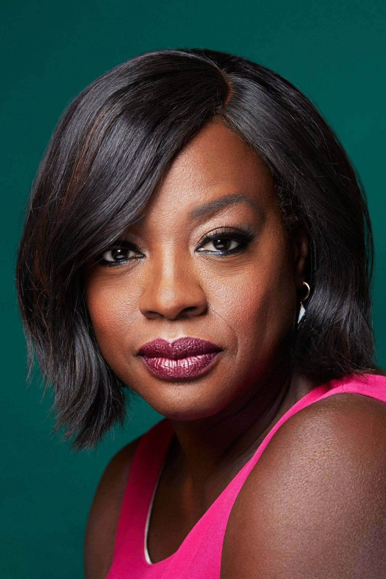 A Radiant Viola Davis In An Elegant Hollywood Photoshoot Wallpaper