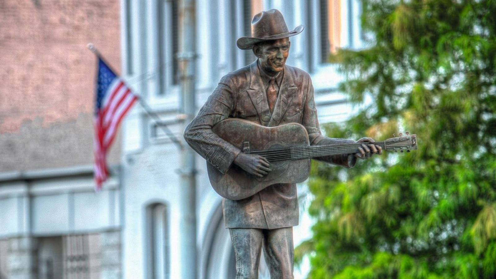 A Statue Of Hank Williams Wallpaper