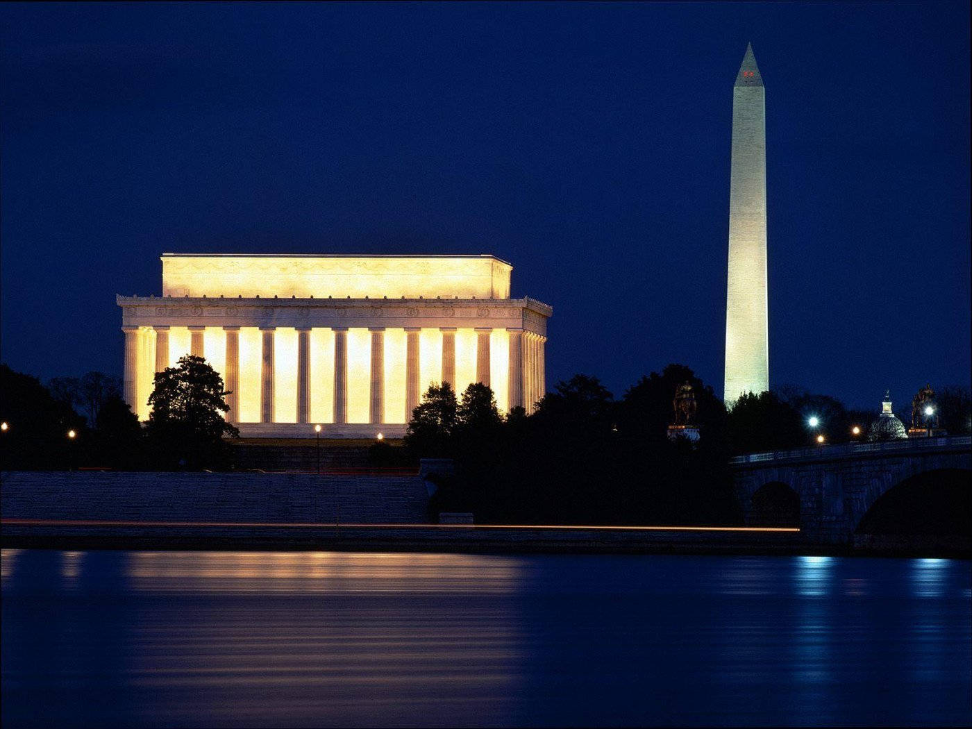 A Stunning Overview Of Washington Dc's Iconic Monuments Wallpaper