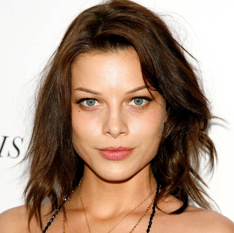 A Woman With Brown Hair And Blue Eyes Posing For A Photo Wallpaper