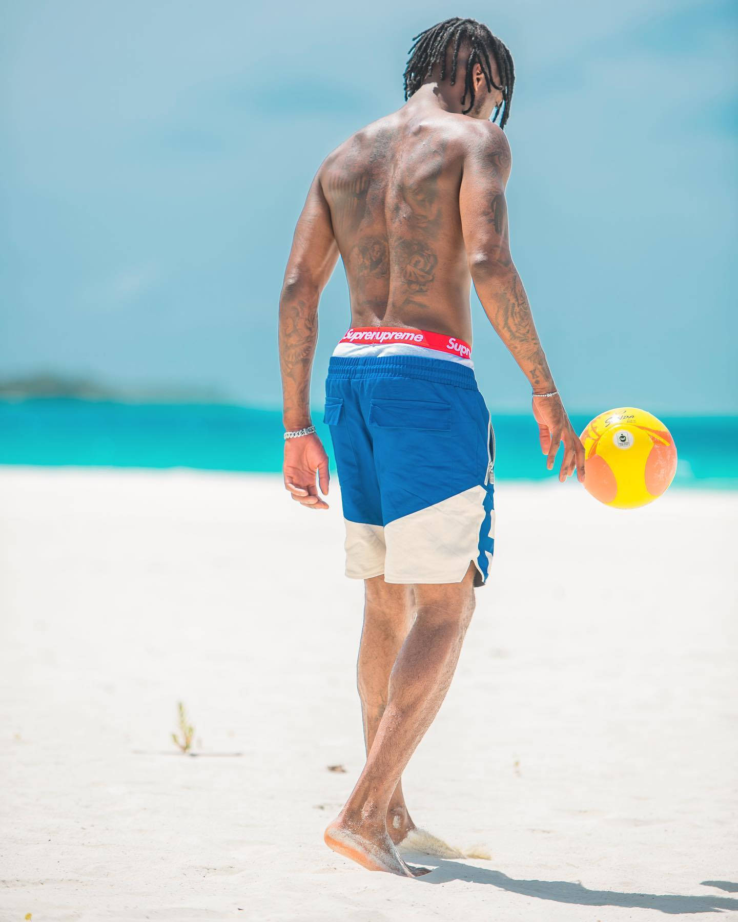 Aaron Wan-bissaka Beach Aqua Wallpaper