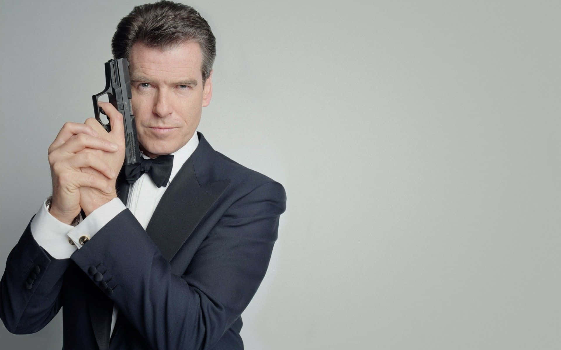 “action Superstar: Pierce Brosnan” Wallpaper