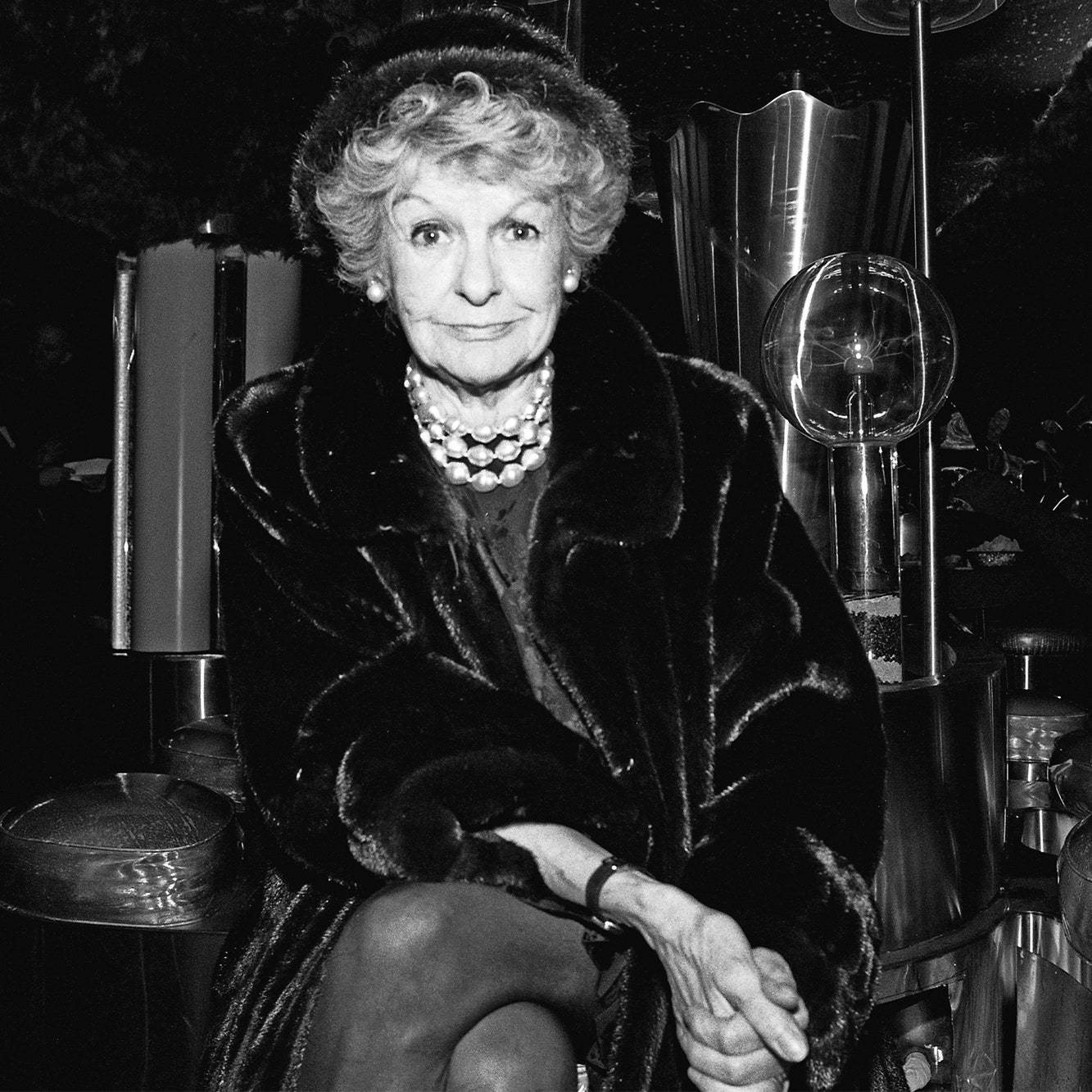 Actress Elaine Stritch Broadway Portrait Wallpaper