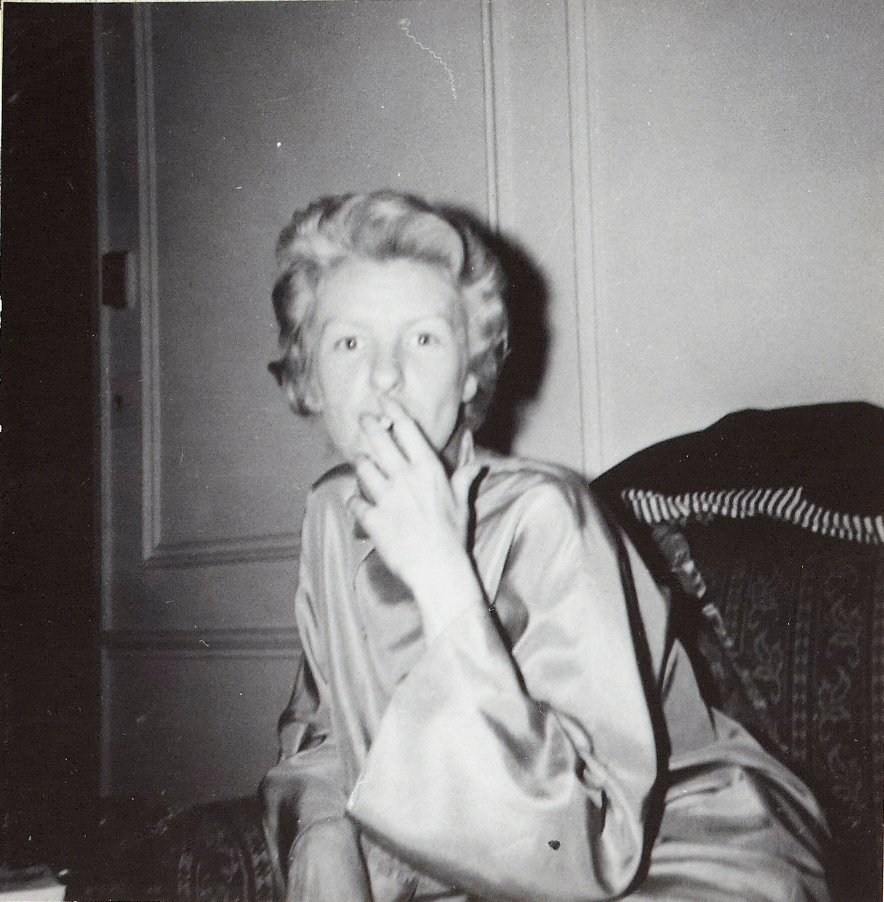 Actress Elaine Stritch Smoking Candid Wallpaper