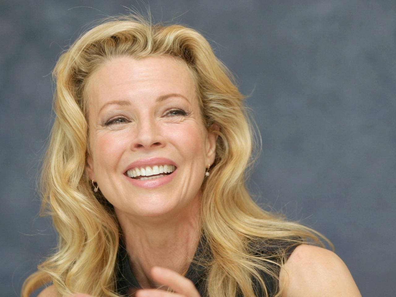 Actress Kim Basinger At Beverly Hills 2006 Wallpaper