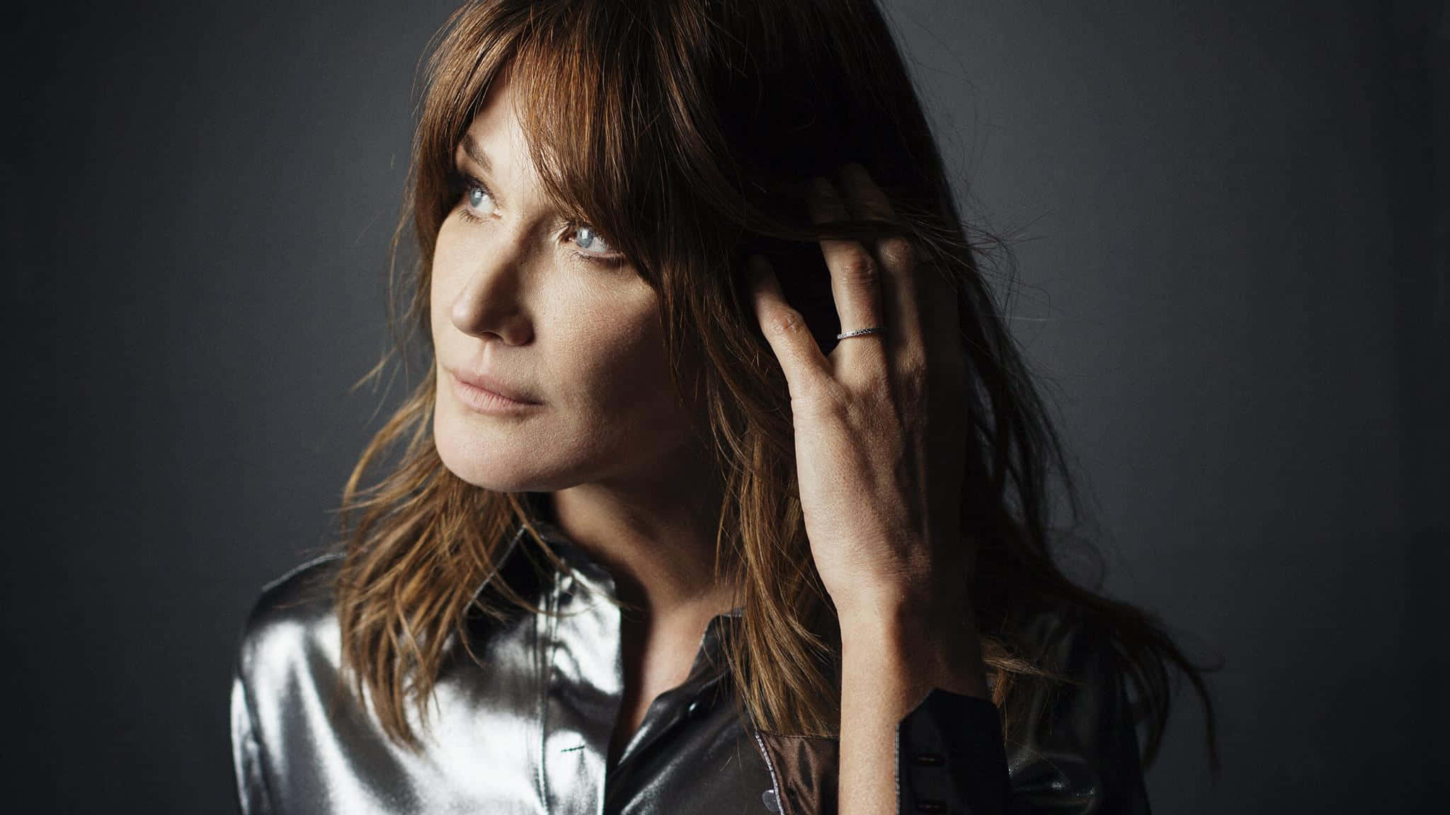 Admirable Elegance Of Carla Bruni Wallpaper