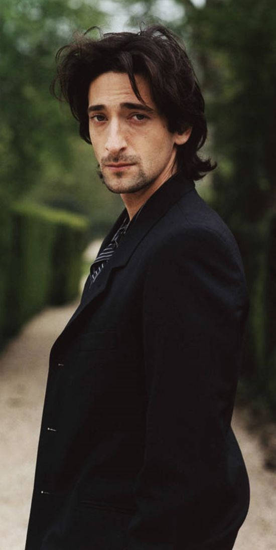 Adrien Brody Outdoor Walkway Wallpaper