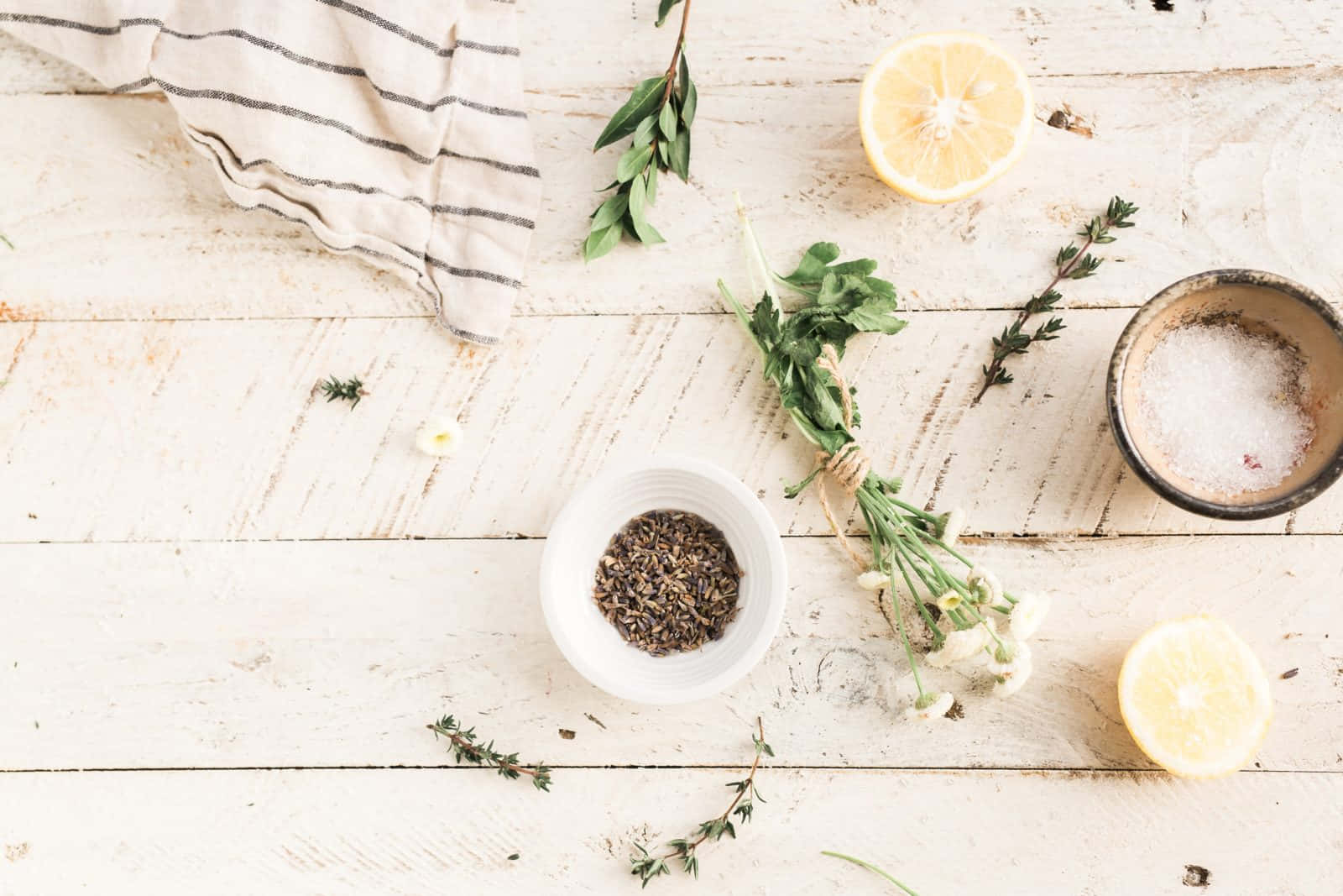 Aesthetic Bowl Of Spices With Bouquet Garni Herbs Wallpaper