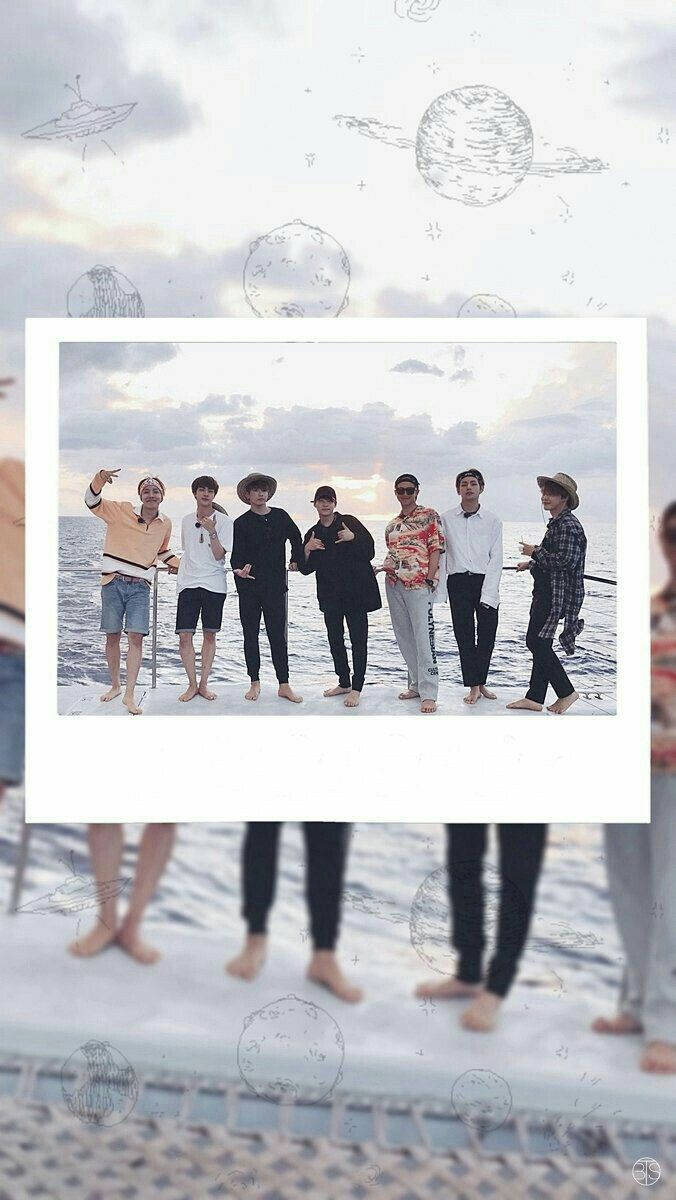 Aesthetic Bts Yacht Polaroid Wallpaper