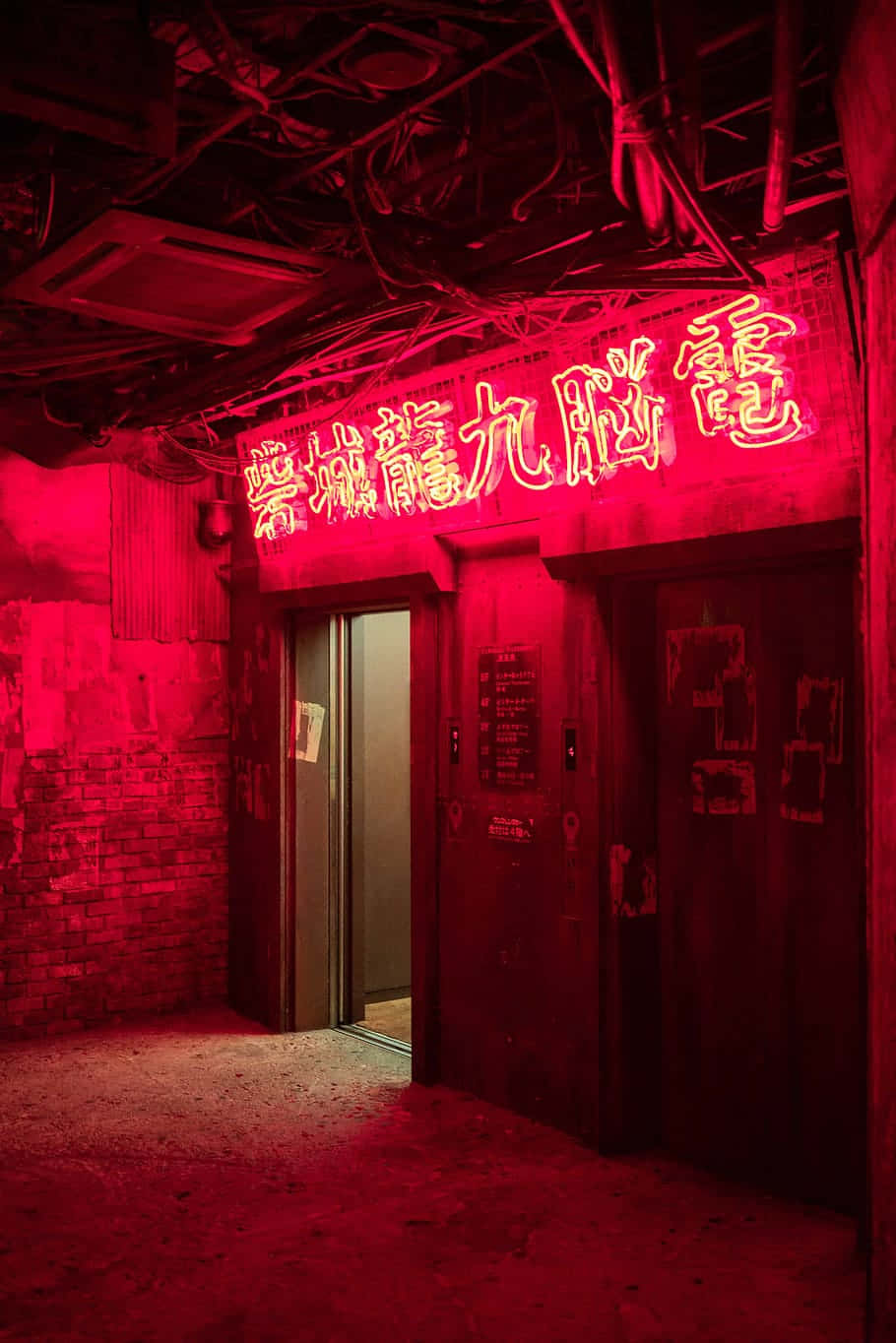 Aesthetic Grunge Neon Sign Lighting Up The Night. Wallpaper