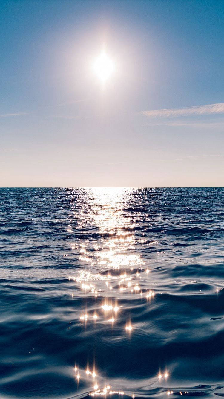 Aesthetic Shiny Ocean Water For Iphone Wallpaper