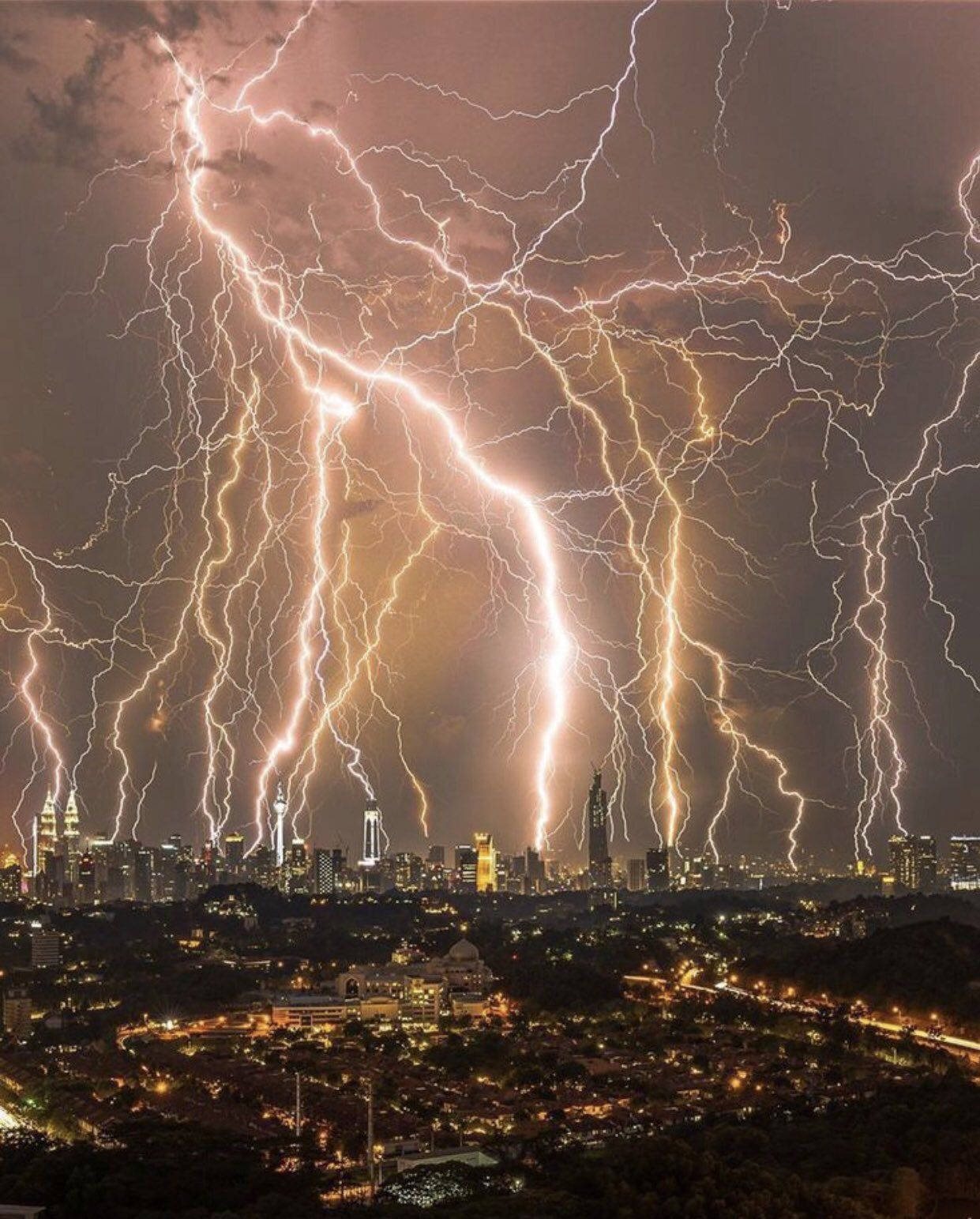 Aesthetic Yellow Lightning City View Wallpaper