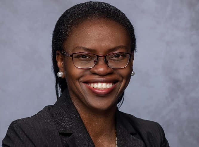 African Intellect - Portrait Of A Nigerian Woman With Eyeglasses Wallpaper