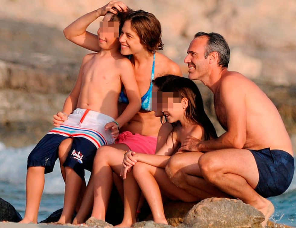 Alex Corretja With Family Wallpaper