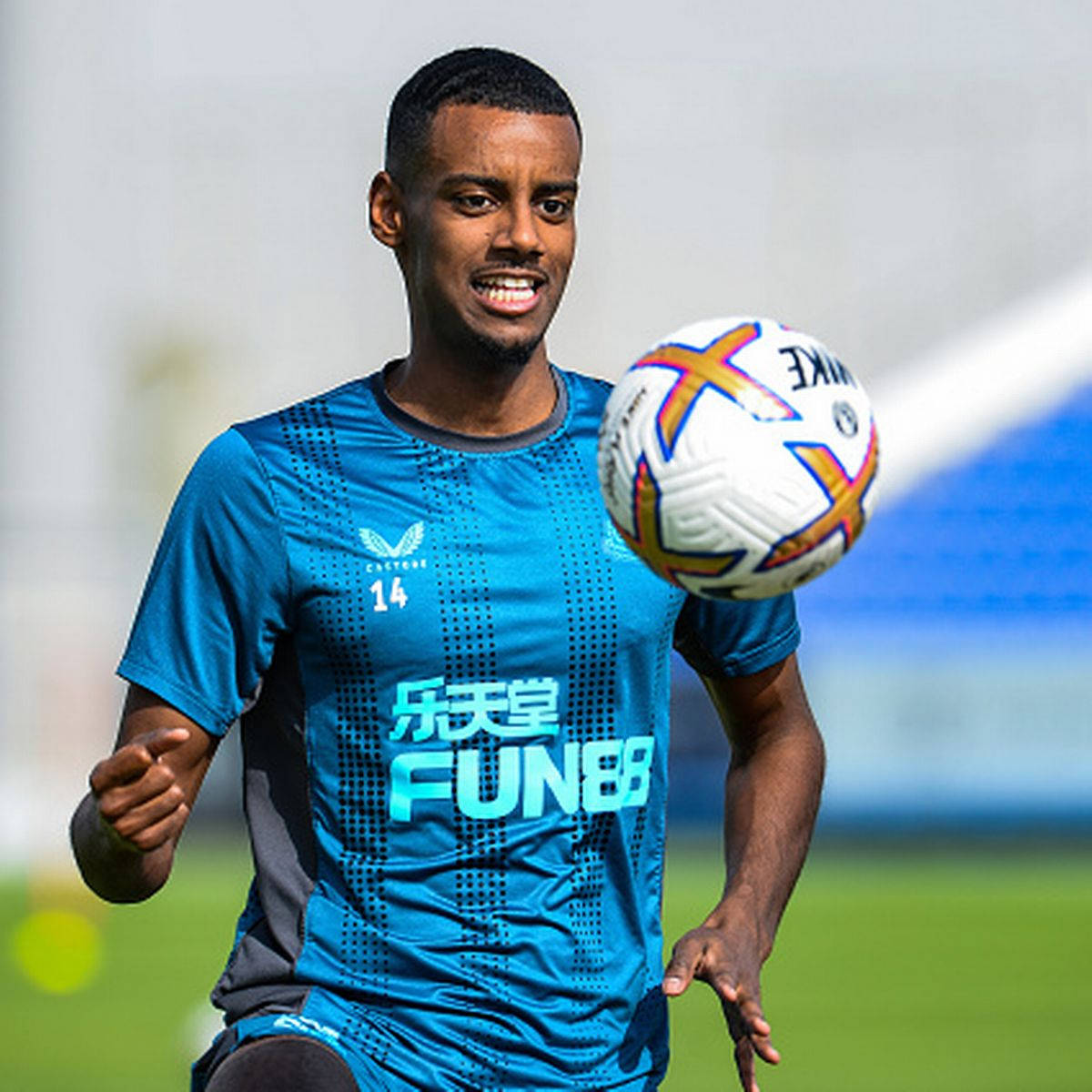 Alexander Isak Looking At The Ball Wallpaper