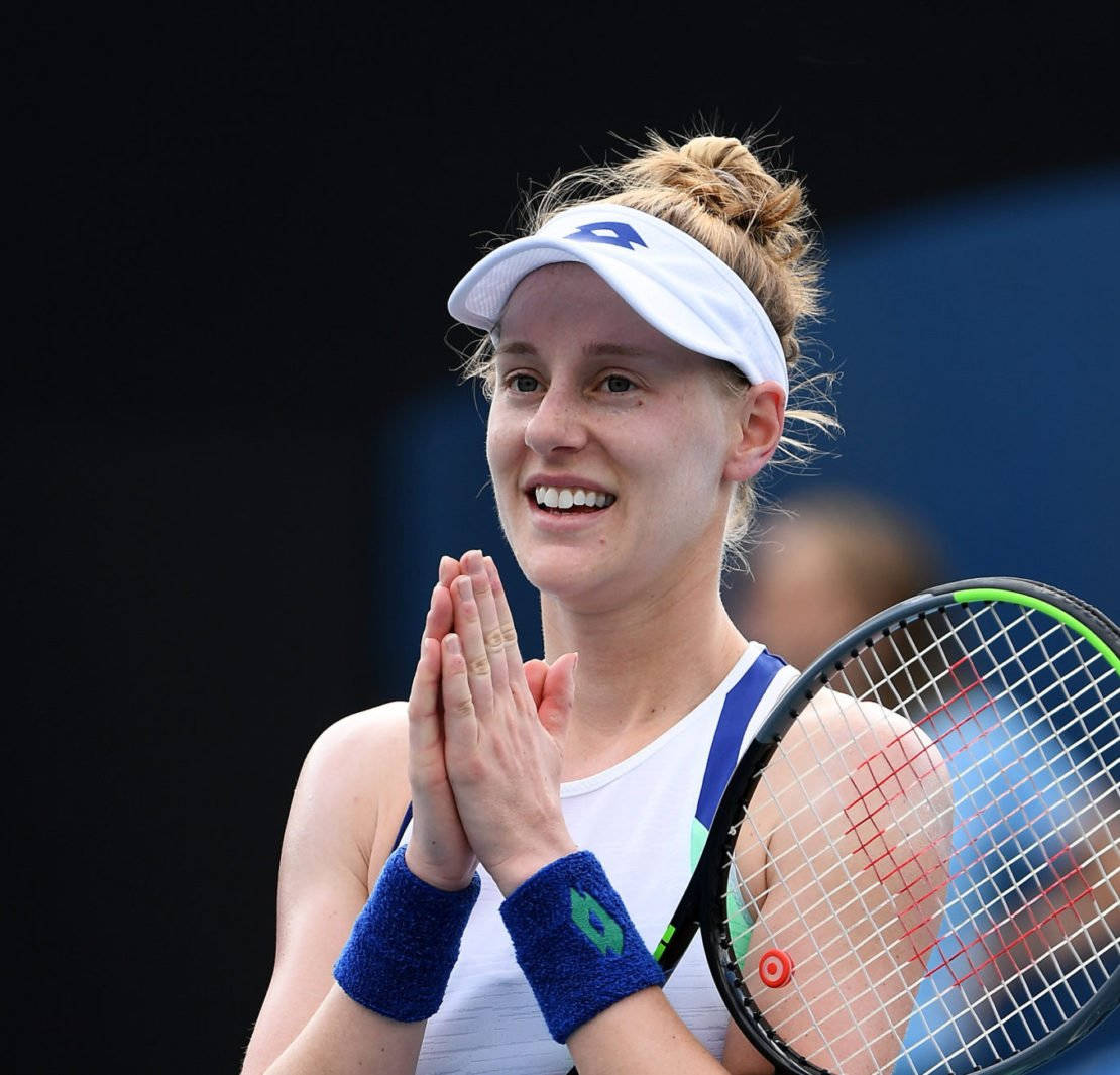 Alison Riske-amritraj With Praying Hand Gesture Wallpaper