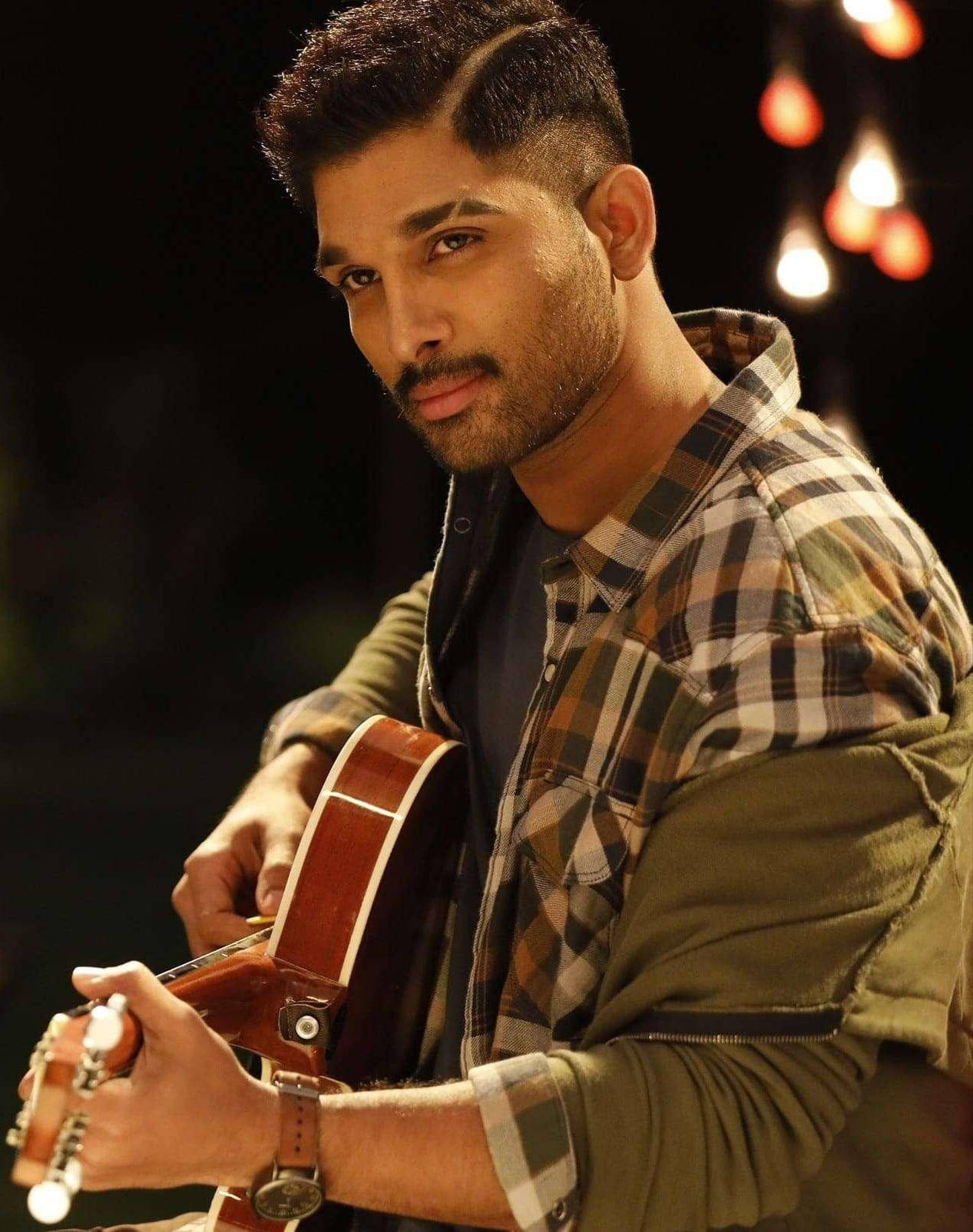 Allu Arjun Hd Playing Guitar Wallpaper