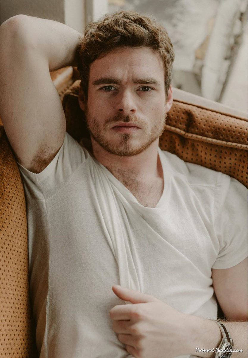 Alluring Richard Madden Wallpaper