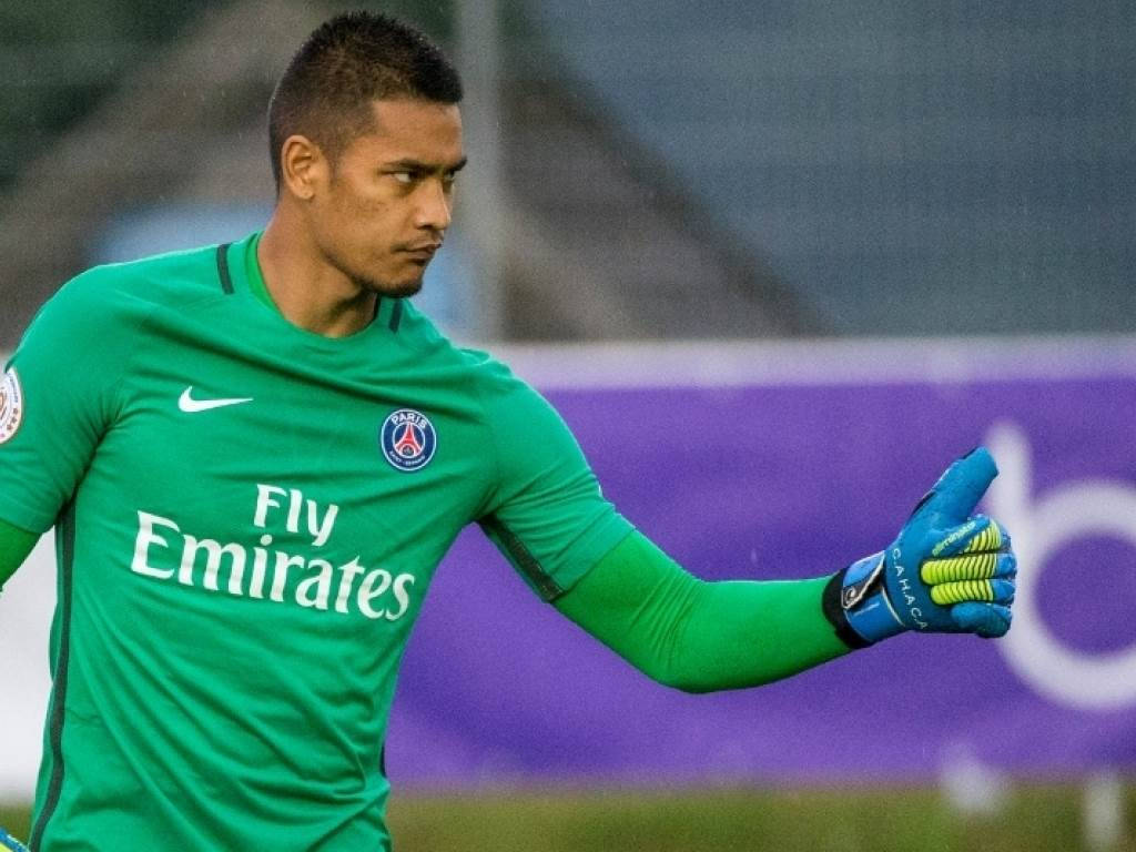 Alphonse Areola Thumbs Up Sign Wallpaper