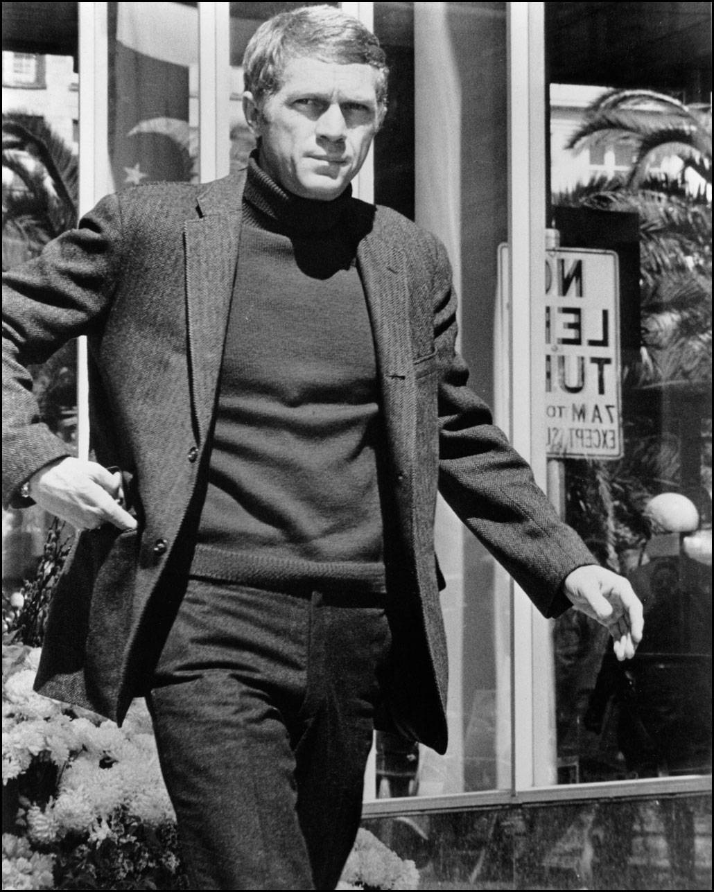 American Actor Steve Mcqueen In Iconic Bullitt Role Wallpaper