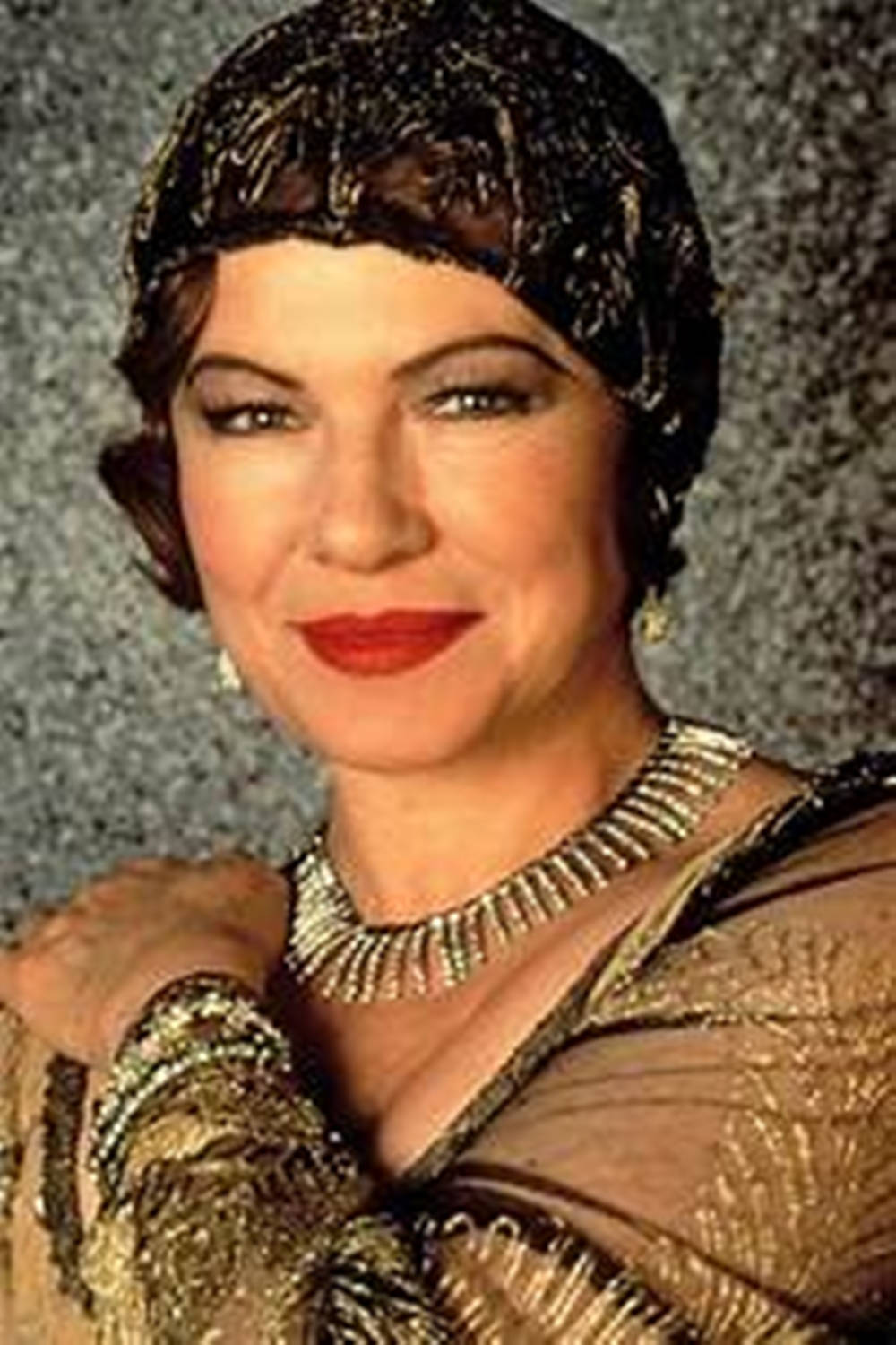 American Actress Dianne Wiest As Helen Sinclair Wallpaper