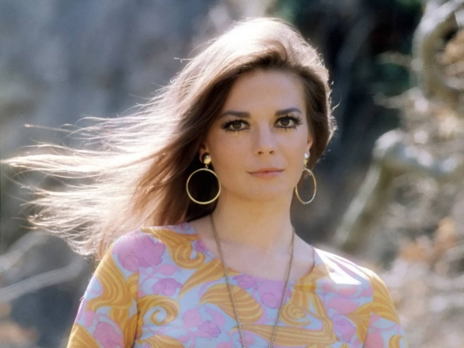 American Actress Natalie Wood With Long Hair Wallpaper