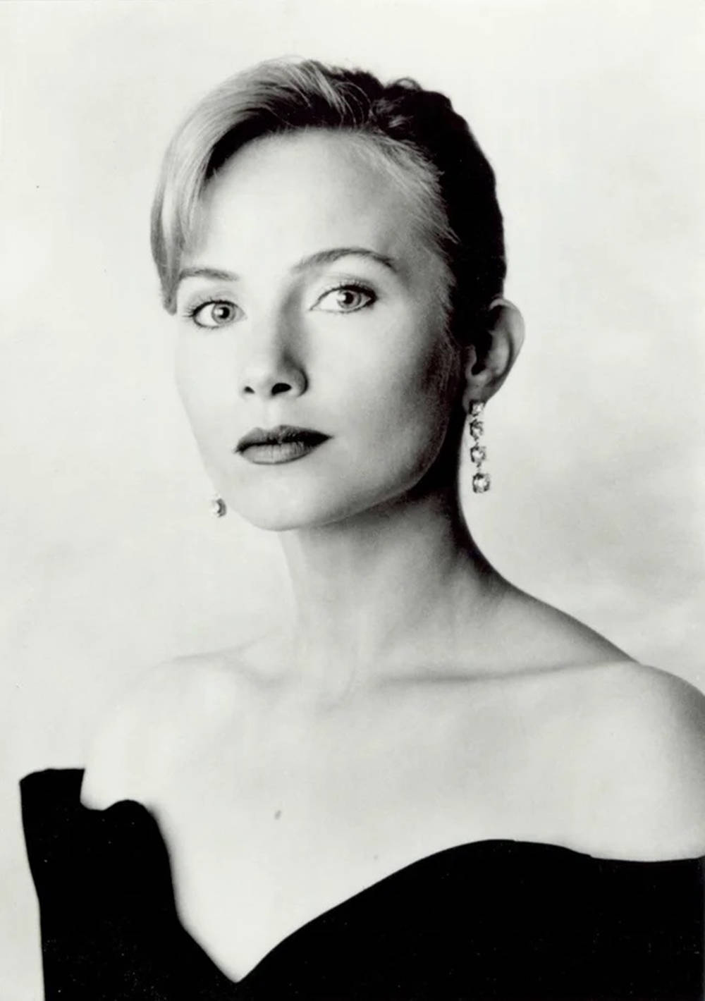 American Actress Rebecca De Mornay Black And White Wallpaper