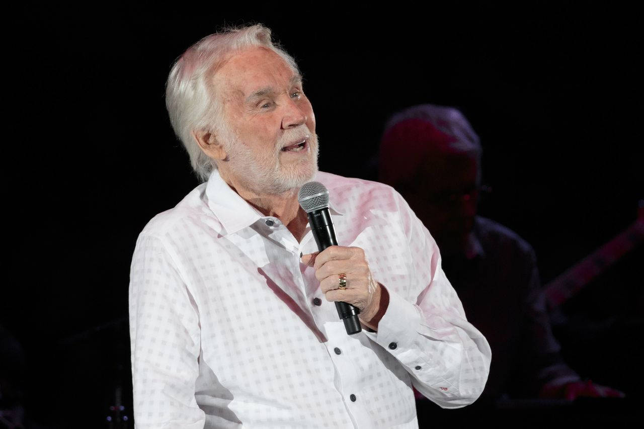 American Artist Kenny Rogers Wallpaper