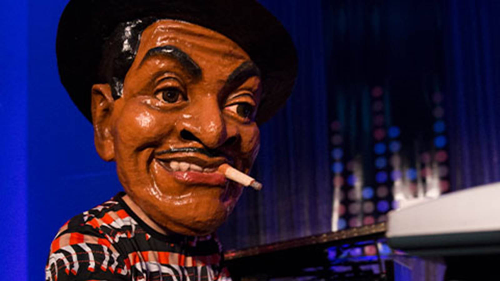 American Jazz Pianist Fats Waller Sculpture Wallpaper