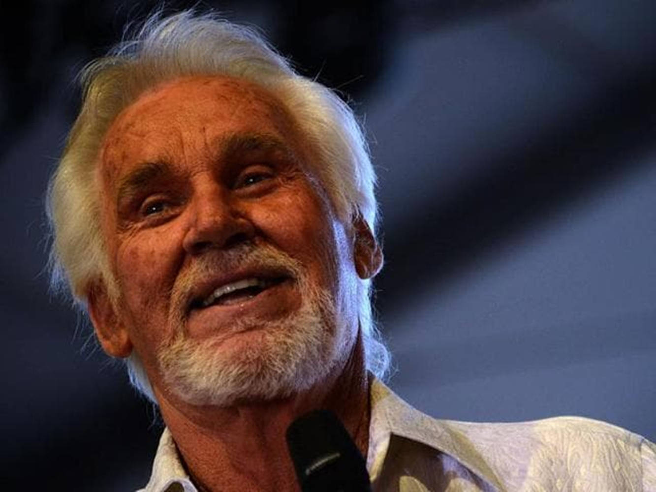 American Performer Kenny Rogers Wallpaper