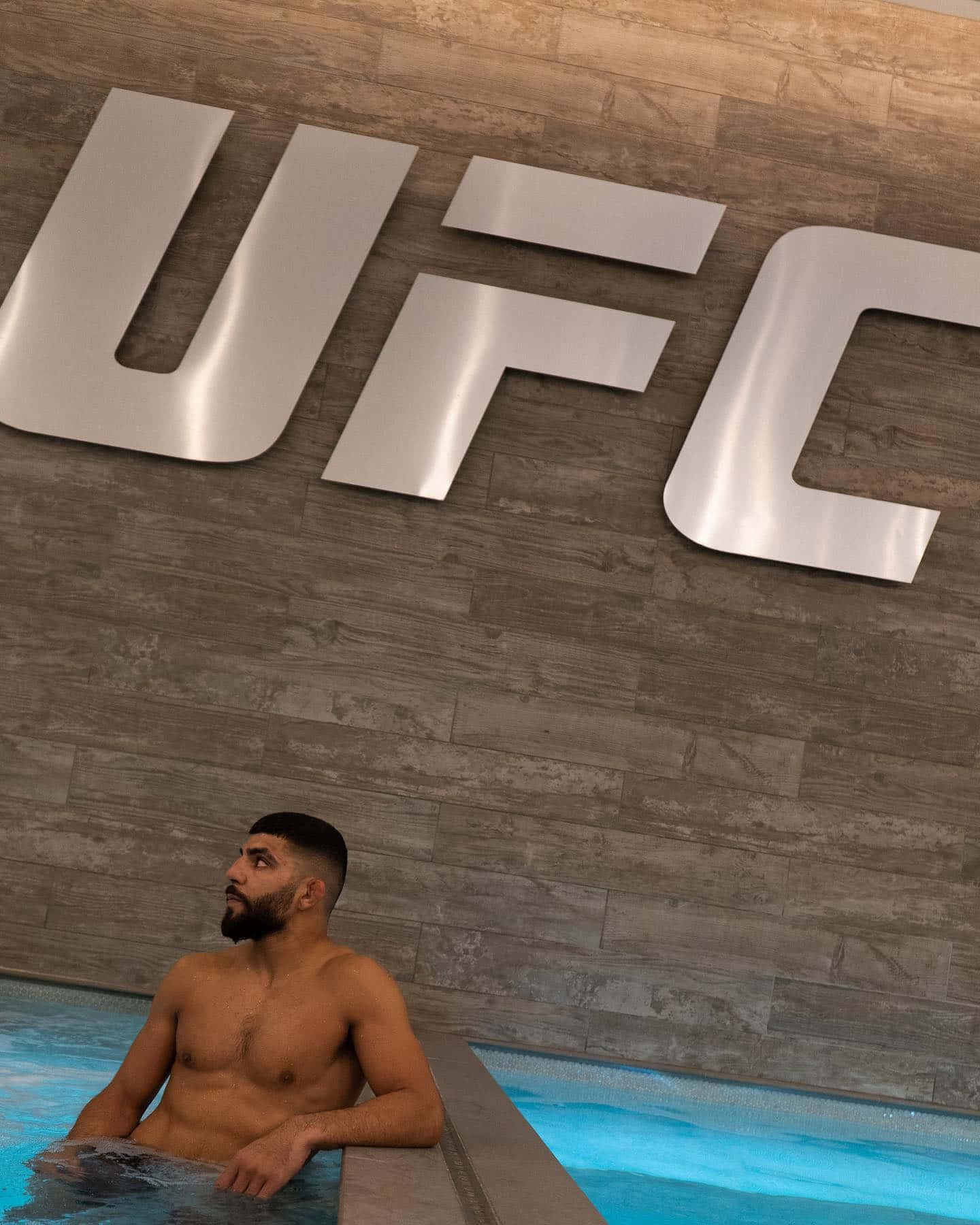 Amir Albazi In Ufc Pool Wallpaper