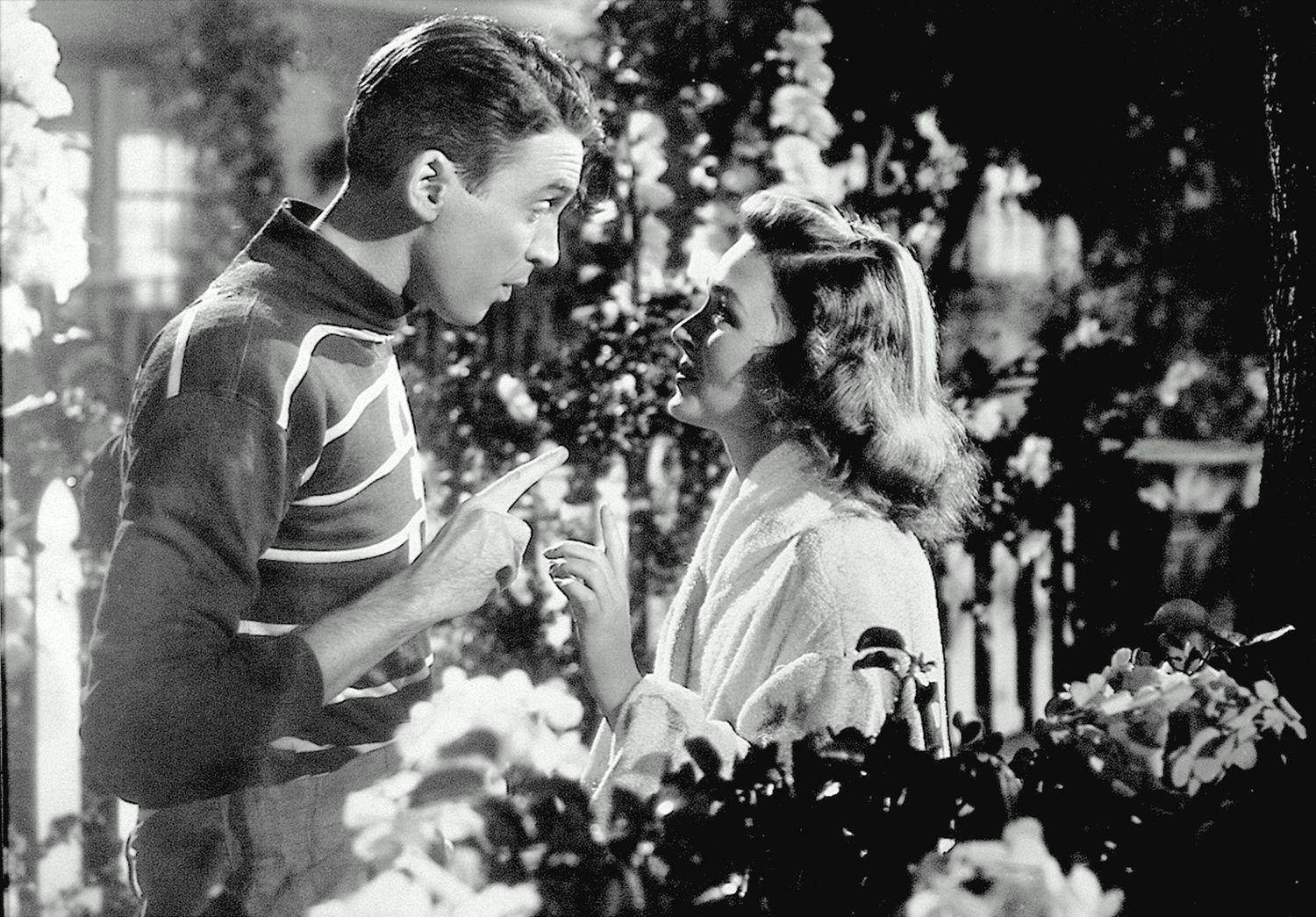 An Endearing Scene From The Movie “it’s A Wonderful Life” Wallpaper