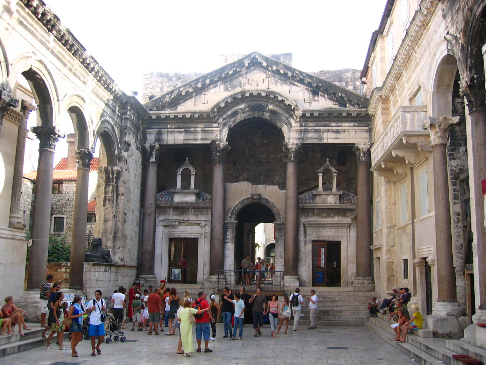 Ancient Diocletians Palace With Visitors Wallpaper