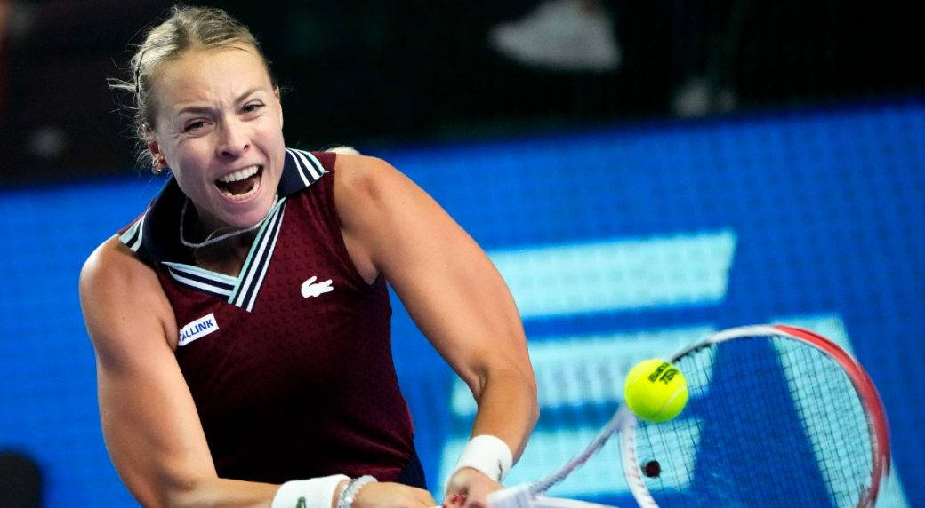 Anett Kontaveit Flexing Muscles Wallpaper