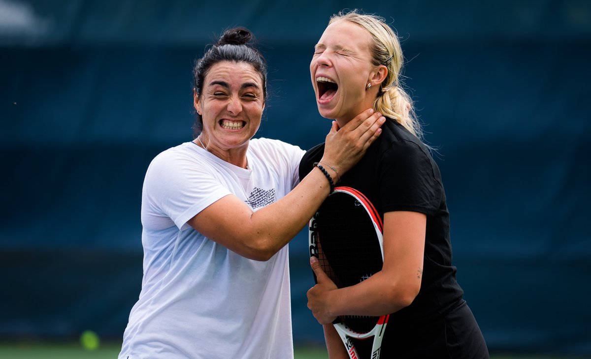 Anett Kontaveit Laughing And Cheering Wallpaper