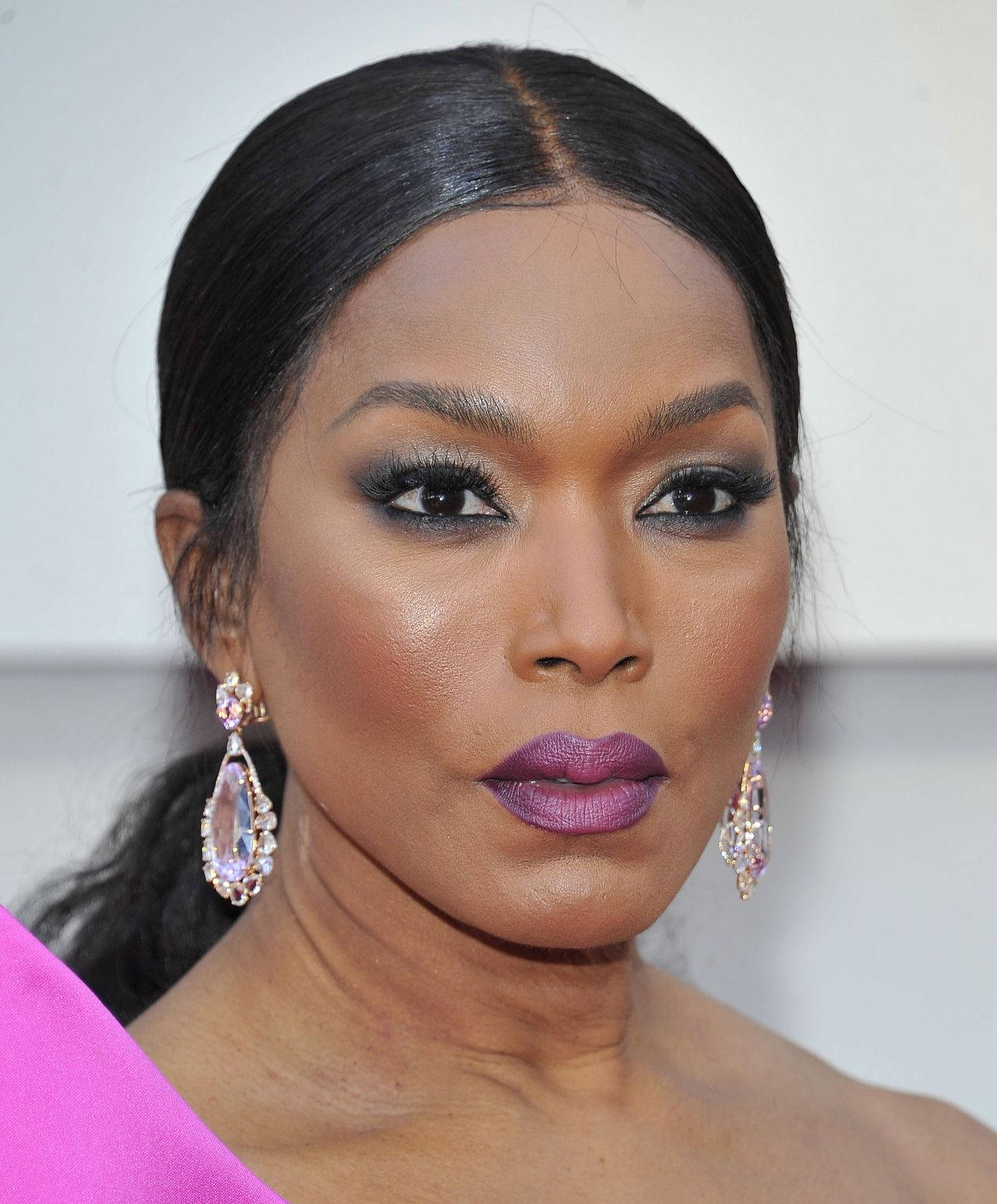 Angela Bassett Elegant Celebrity Look Wallpaper