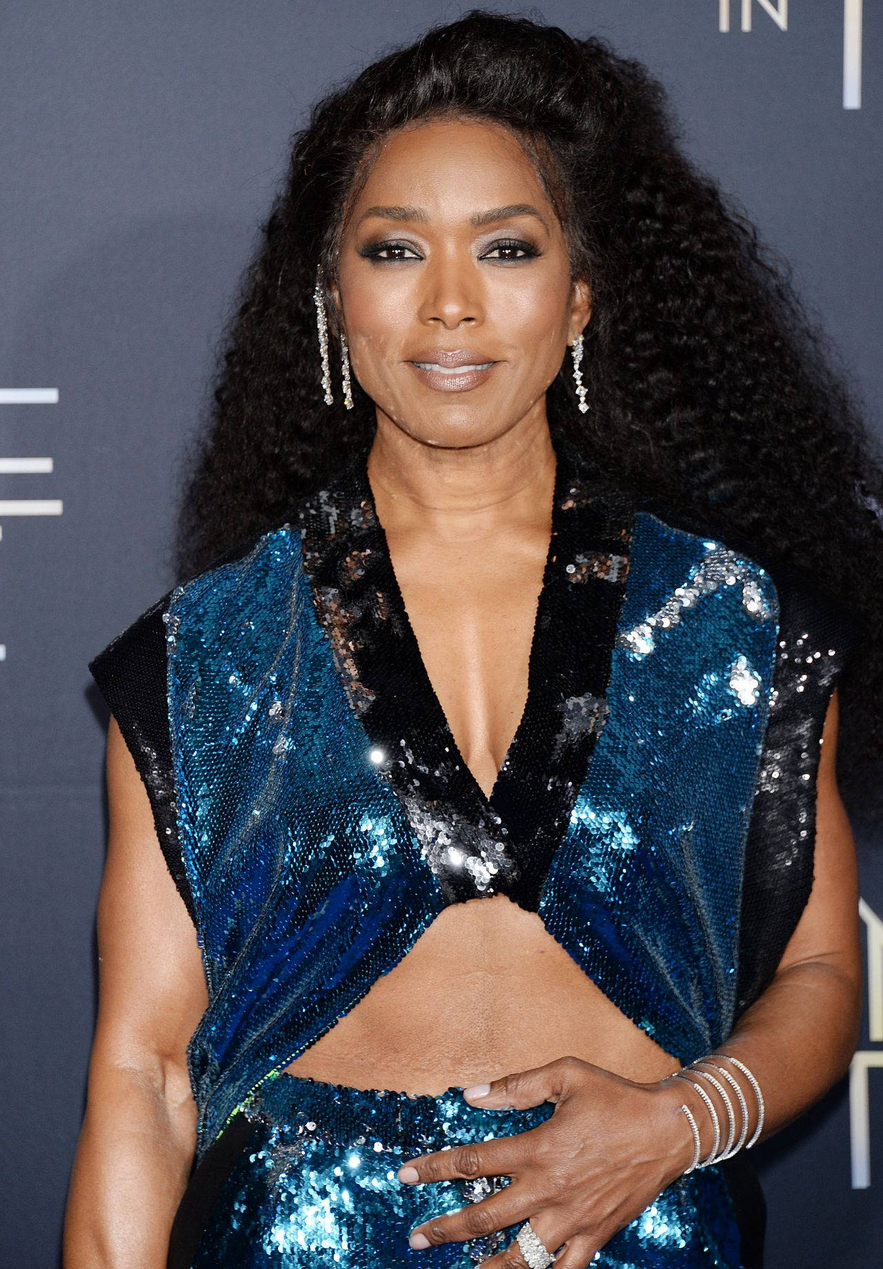 Angela Bassett Wrinkle Of Time Premier Wallpaper