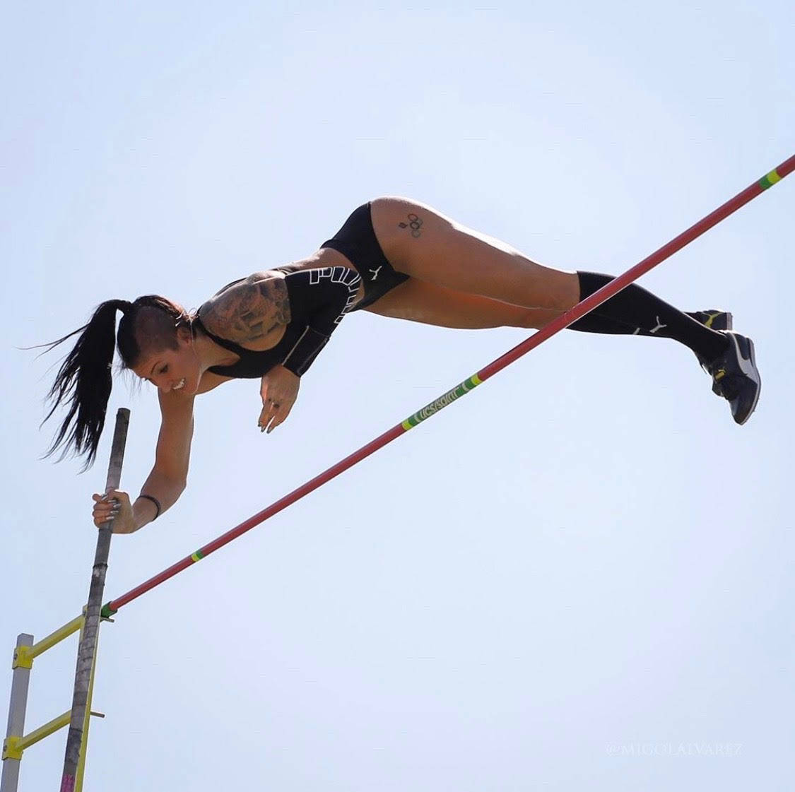 Anicka Newell Canadian Pole Vault Athlete Wallpaper