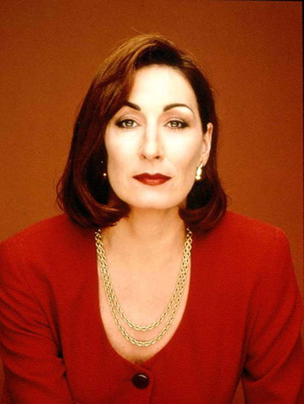 Anjelica Huston Actress And Director Wallpaper