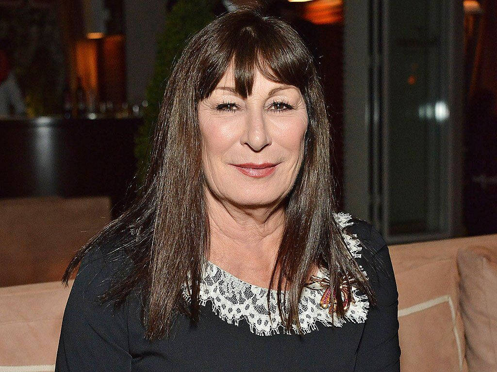 Anjelica Huston Veteran Hollywood Actress Wallpaper