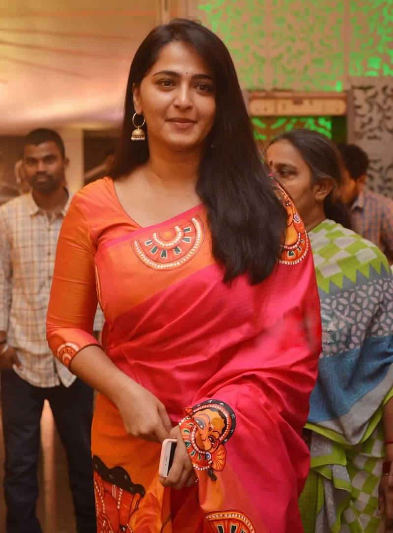 Anushka Shetty Orange Saree Event Appearance Wallpaper