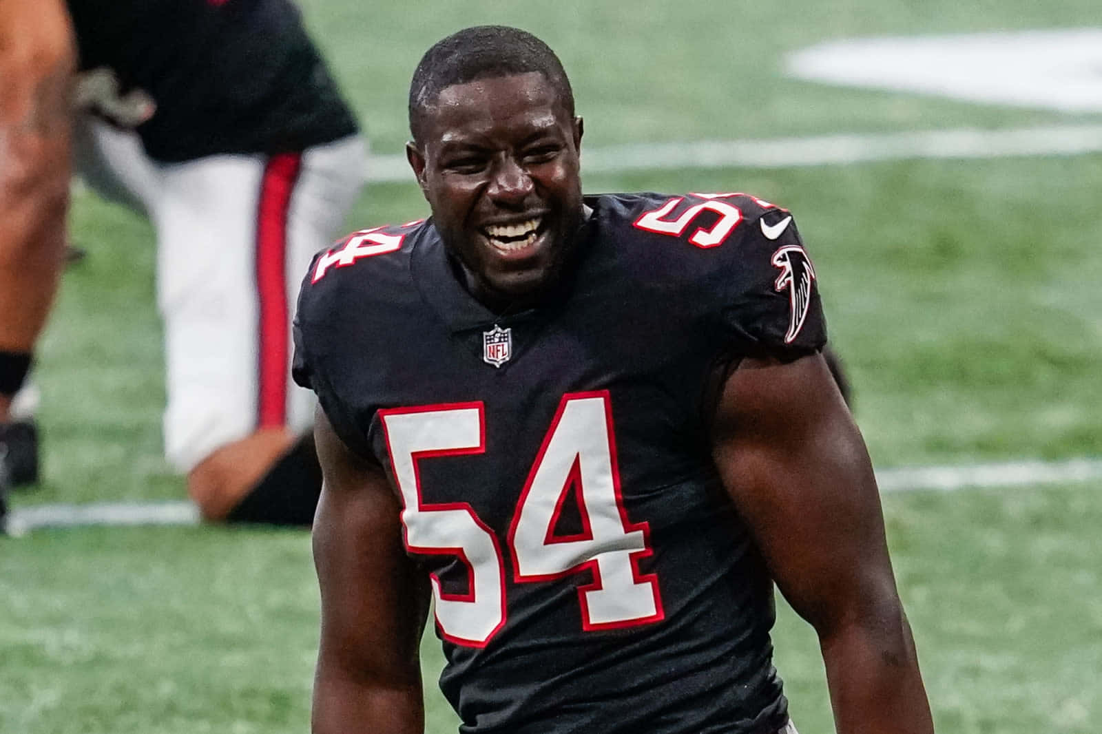 Atlanta Falcons Linebacker Foyesade Oluokun At Mercedes Benz Stadium Wallpaper