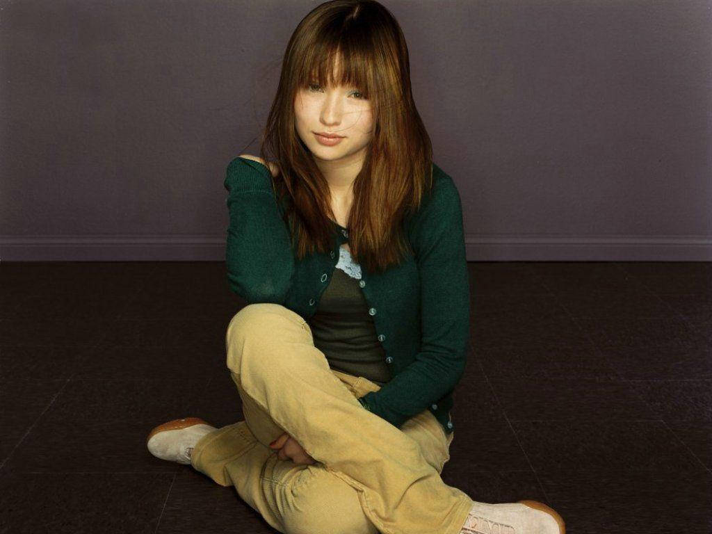 Australian Actress Emily Browning 2004 Photoshoot Wallpaper