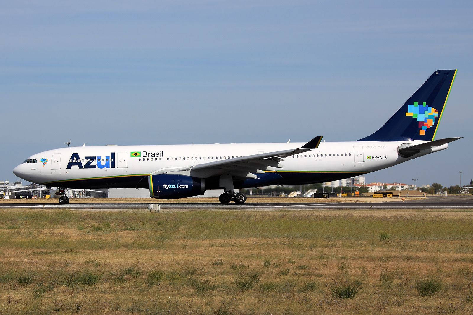 Azul Airlines Grass Ground Wallpaper