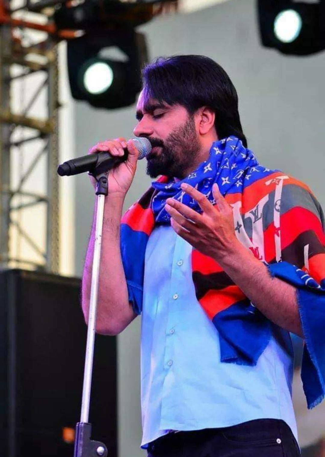 Babbu Maan Singing Passionately Wallpaper