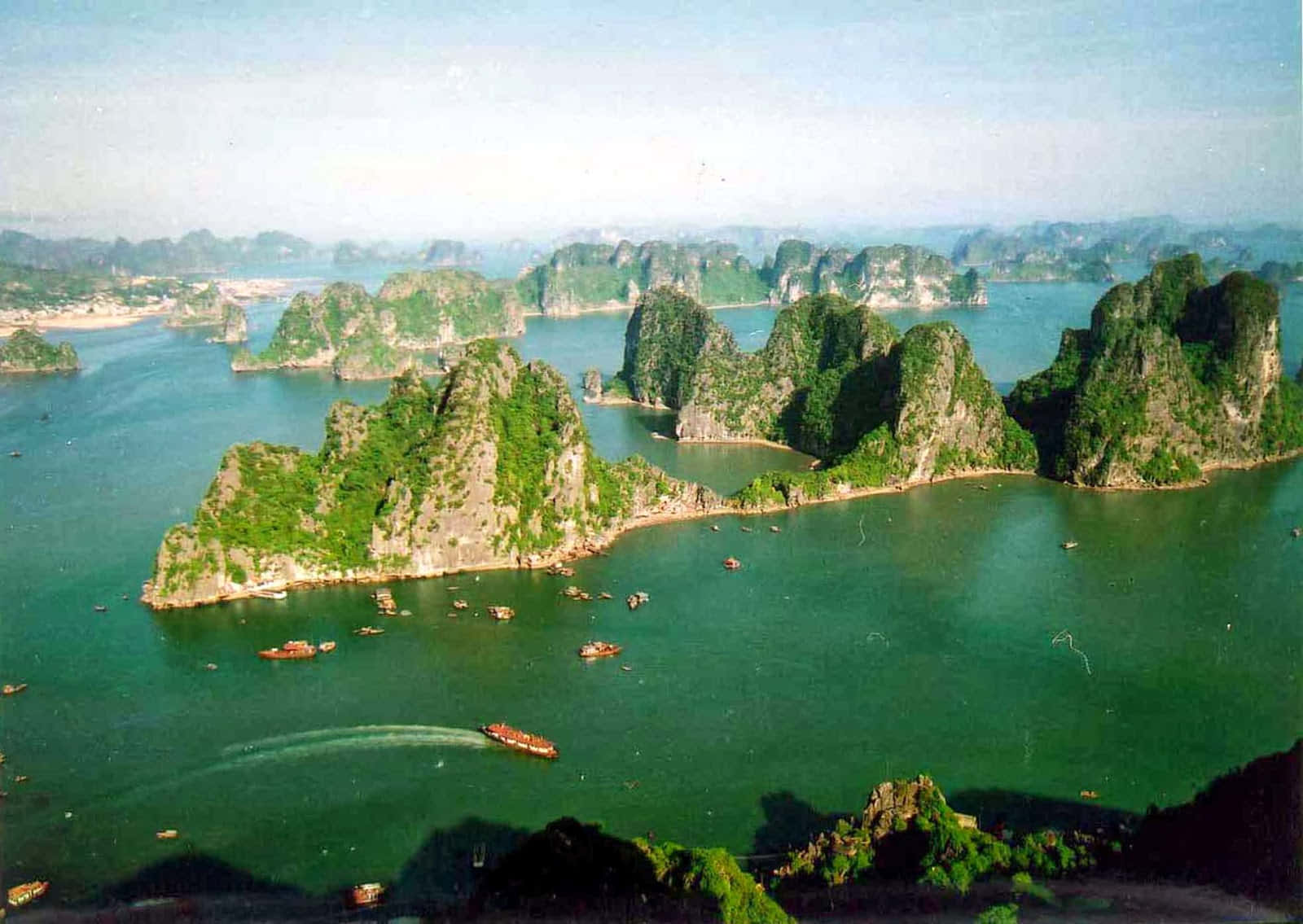 Bai Tho Mountain In Halong Bay Wallpaper