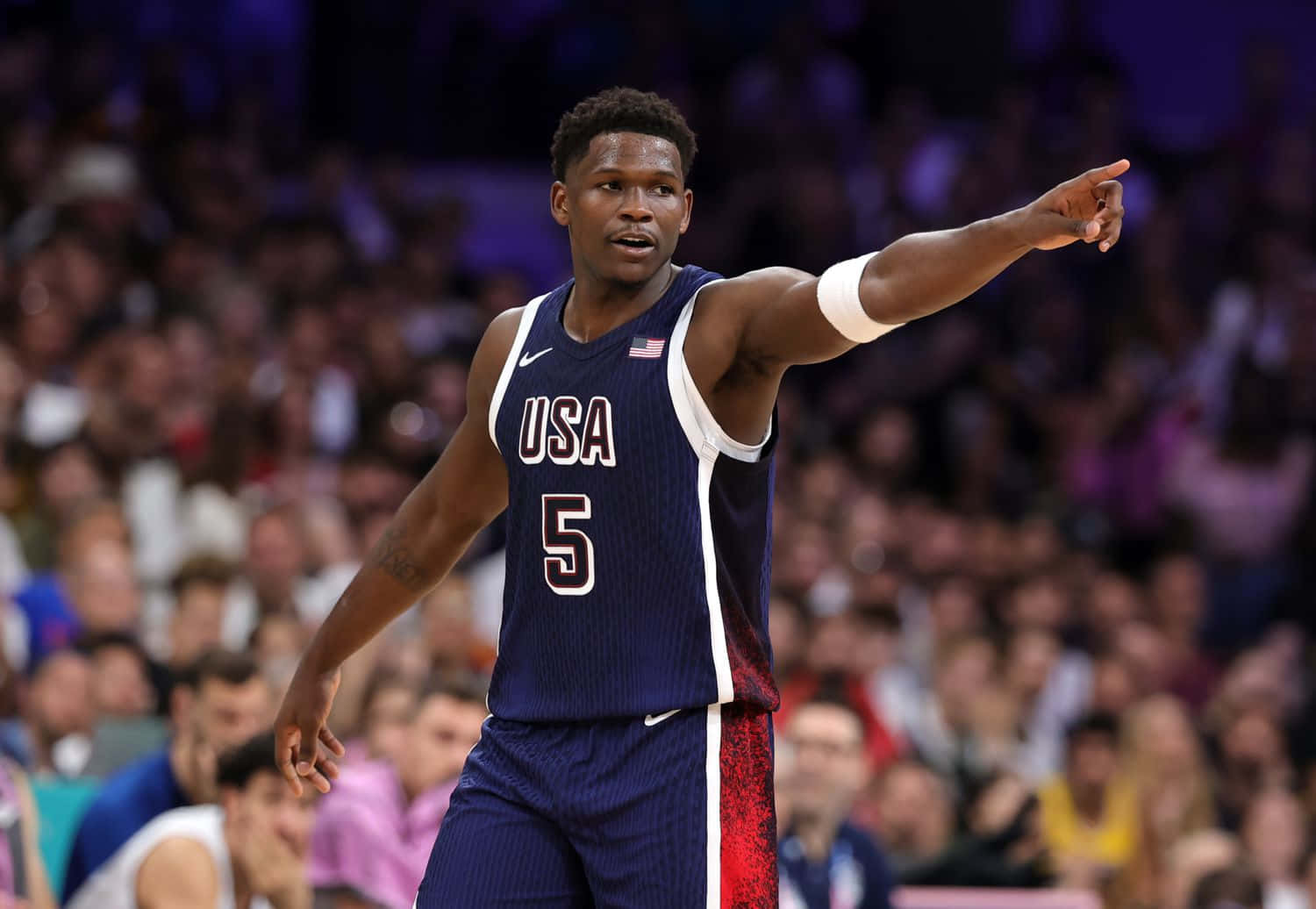 Basketball Player Pointing U S A Jersey Wallpaper